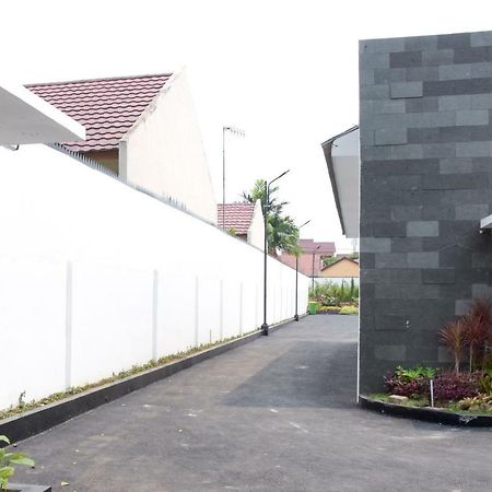 Reddoorz Plus Near Unimed Medan Extérieur photo